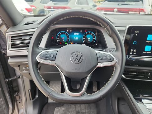 Used 2025 Volkswagen Atlas Cross Sport SE FWD image 16