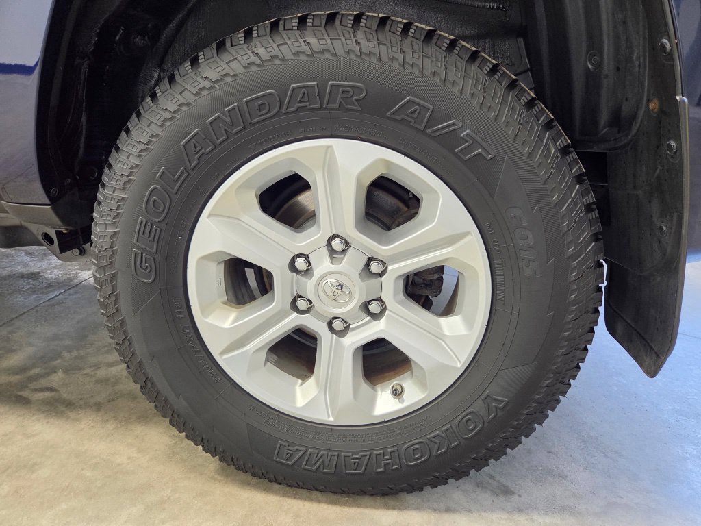 Used 2021 Toyota 4Runner SR5 AWD/4WD image 14