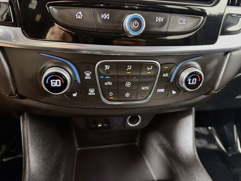 Used 2018 Chevrolet Traverse LT FWD image 15