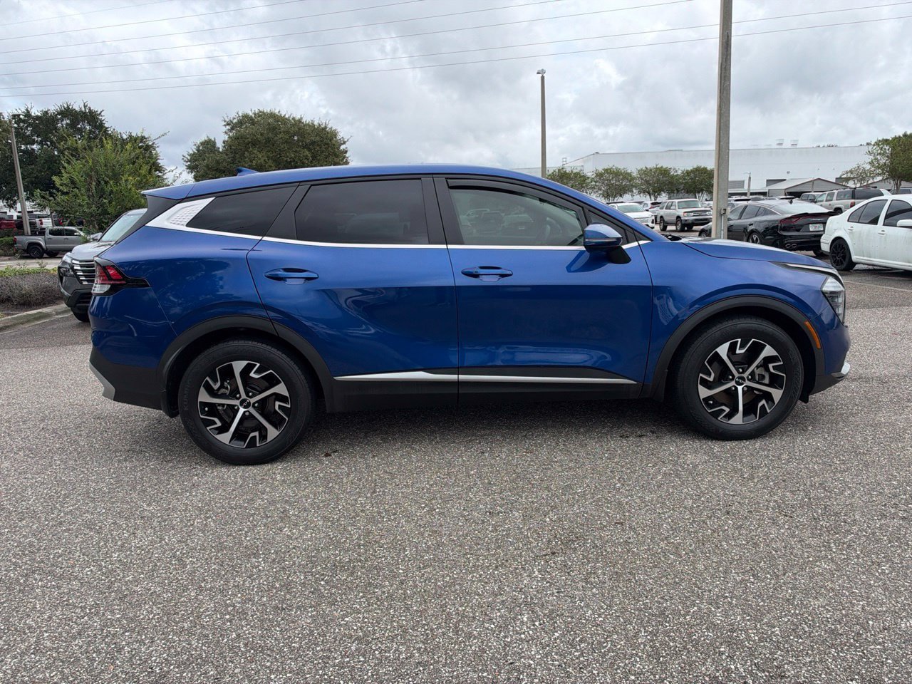 Used 2024 Kia Sportage EX FWD image 4
