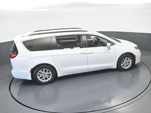 Used 2022 Chrysler Pacifica Touring-L FWD image 51