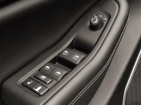 Used 2022 Jeep Grand Cherokee Altitude RWD image 27