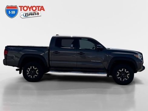 Certified 2018 Toyota Tacoma TRD Off-Road w/ Technology Package AWD/4WD image 6