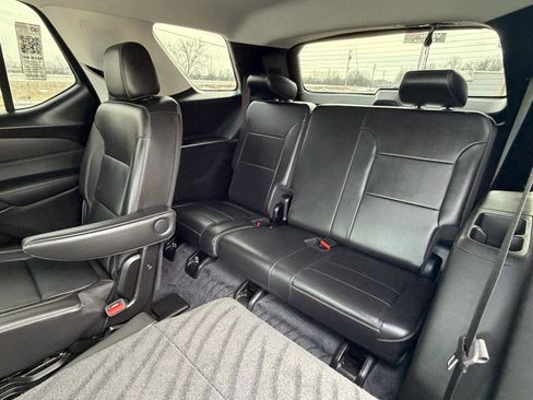 Used 2021 Chevrolet Traverse LT image 16