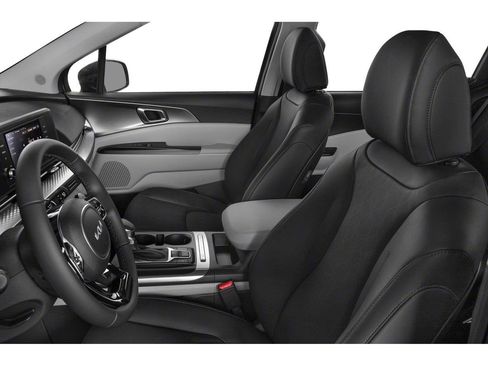 Used 2024 Kia Carnival LX FWD image 6