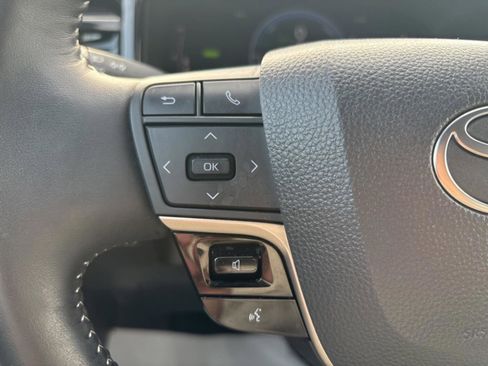 Certified 2025 Toyota Camry SE w/ Convenience Package image 11