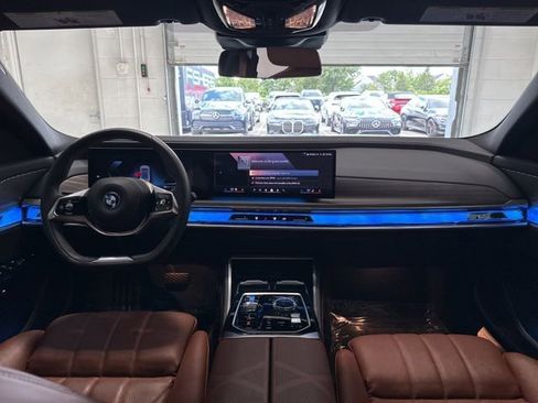 Used 2024 BMW i7 xDrive60 w/ Premium Package image 54