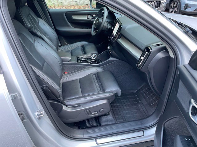 Certified 2023 Volvo XC40 B5 Plus w/ Protection Package Premier AWD/4WD image 13