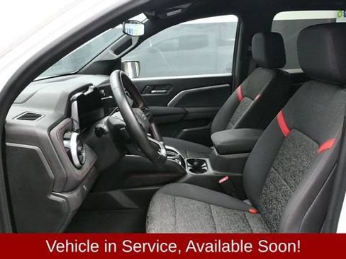 Used 2024 Chevrolet Colorado Z71 w/ Advanced Trailering Package AWD/4WD image 8