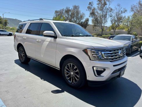 Used 2019 Ford Expedition Limited w/ Equipment Group 301A AWD/4WD image 6
