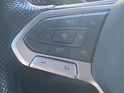 Certified 2022 Volkswagen Atlas Cross Sport SEL Premium R-Line AWD/4WD image 6