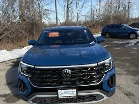 Certified 2025 Volkswagen Atlas Cross Sport SE image 2