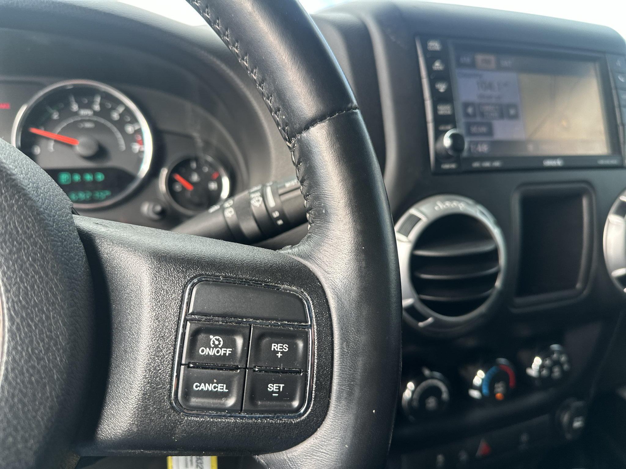 Used 2015 Jeep Wrangler Rubicon w/ Connectivity Group AWD/4WD image 17