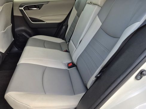 Used 2022 Toyota RAV4 XLE Premium AWD/4WD image 17