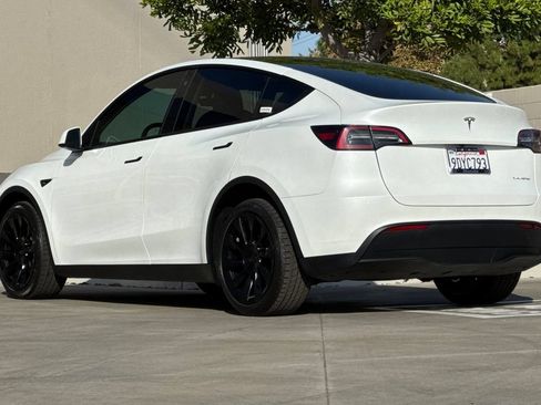 Used 2023 Tesla Model Y Long Range AWD/4WD image 3