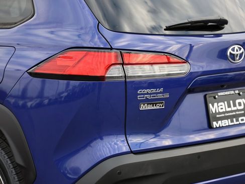 Used 2022 Toyota Corolla Cross XLE w/ Convenience Package image 8