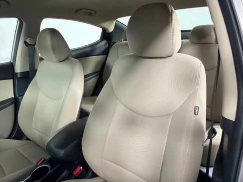 Used 2014 Hyundai Elantra SE FWD image 12