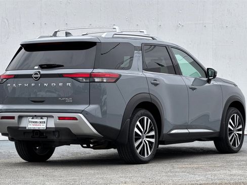 Used 2024 Nissan Pathfinder Platinum w/ Cargo Package image 4