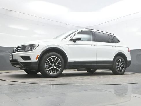 Used 2021 Volkswagen Tiguan SE w/ Panoramic Sunroof Package AWD/4WD image 38