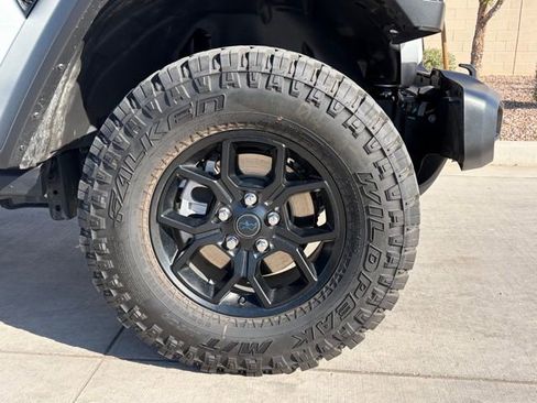 Used 2025 Jeep Wrangler Willys 4xe image 7