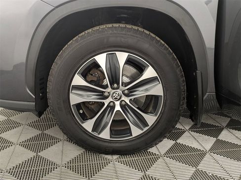 Used 2023 Toyota Highlander XLE image 34