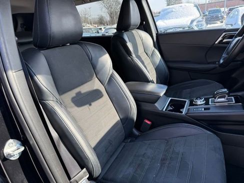 Used 2024 Mitsubishi Outlander SE image 30