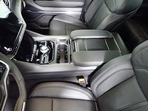 New 2026 Jeep Grand Wagoneer Summit AWD/4WD image 37