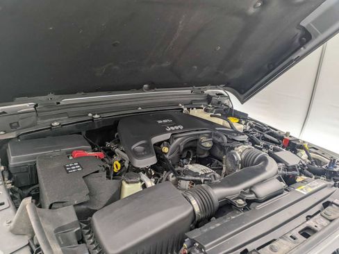 Used 2020 Jeep Wrangler Unlimited Sahara AWD/4WD image 14