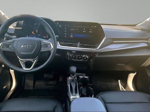 Used 2025 Chevrolet Trax ACTIV w/ Sunroof Package FWD image 7
