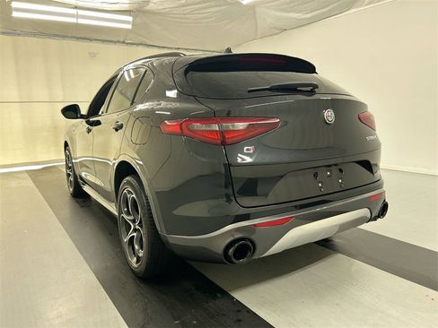 Used 2023 Alfa Romeo Stelvio Ti image 7