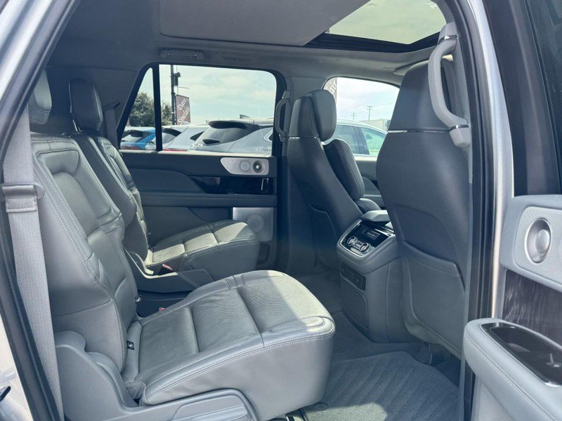Used 2020 Lincoln Navigator L Reserve w/ Luxury Package AWD/4WD image 13