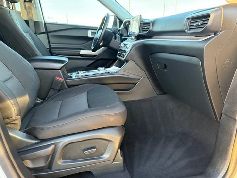 Used 2023 Ford Explorer XLT image 39