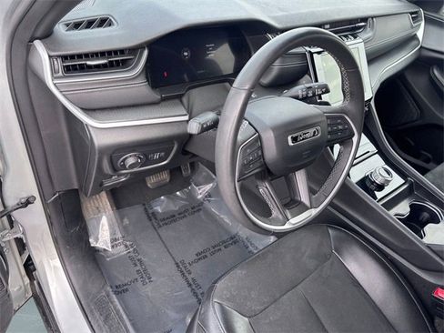 Certified 2024 Jeep Grand Cherokee L Laredo image 9