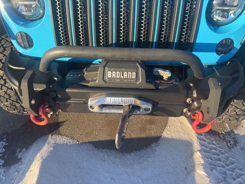 Used 2018 Jeep Wrangler Unlimited Rubicon w/ Cold Weather Group image 8