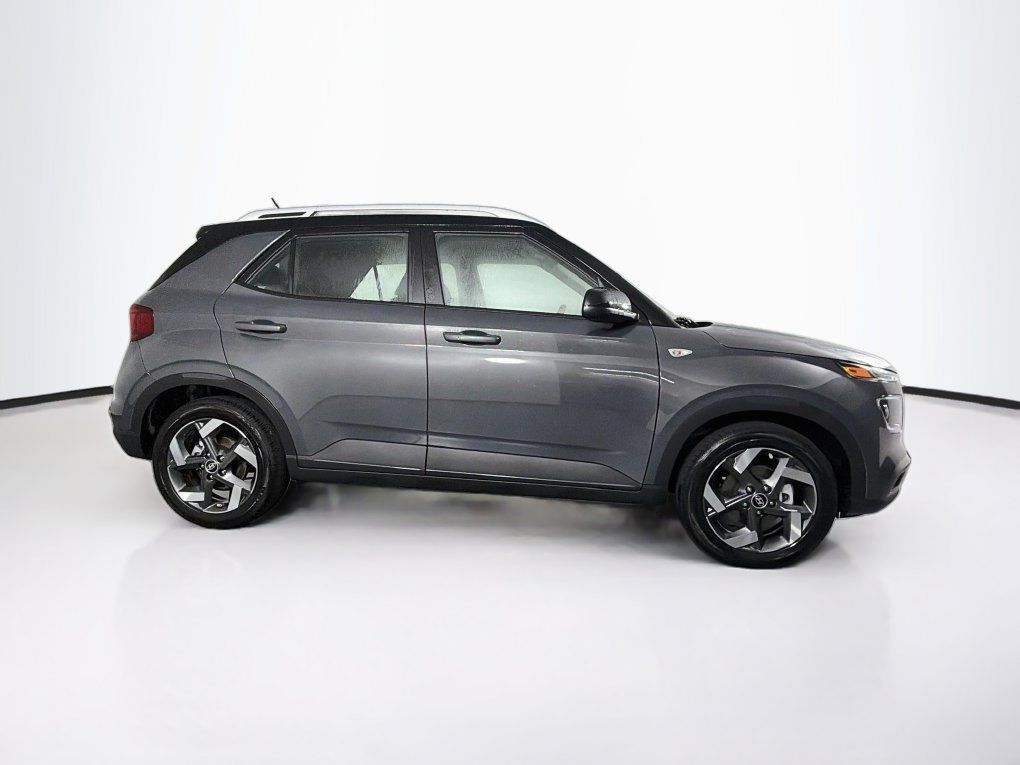 Used 2026 Hyundai Venue SEL FWD image 11