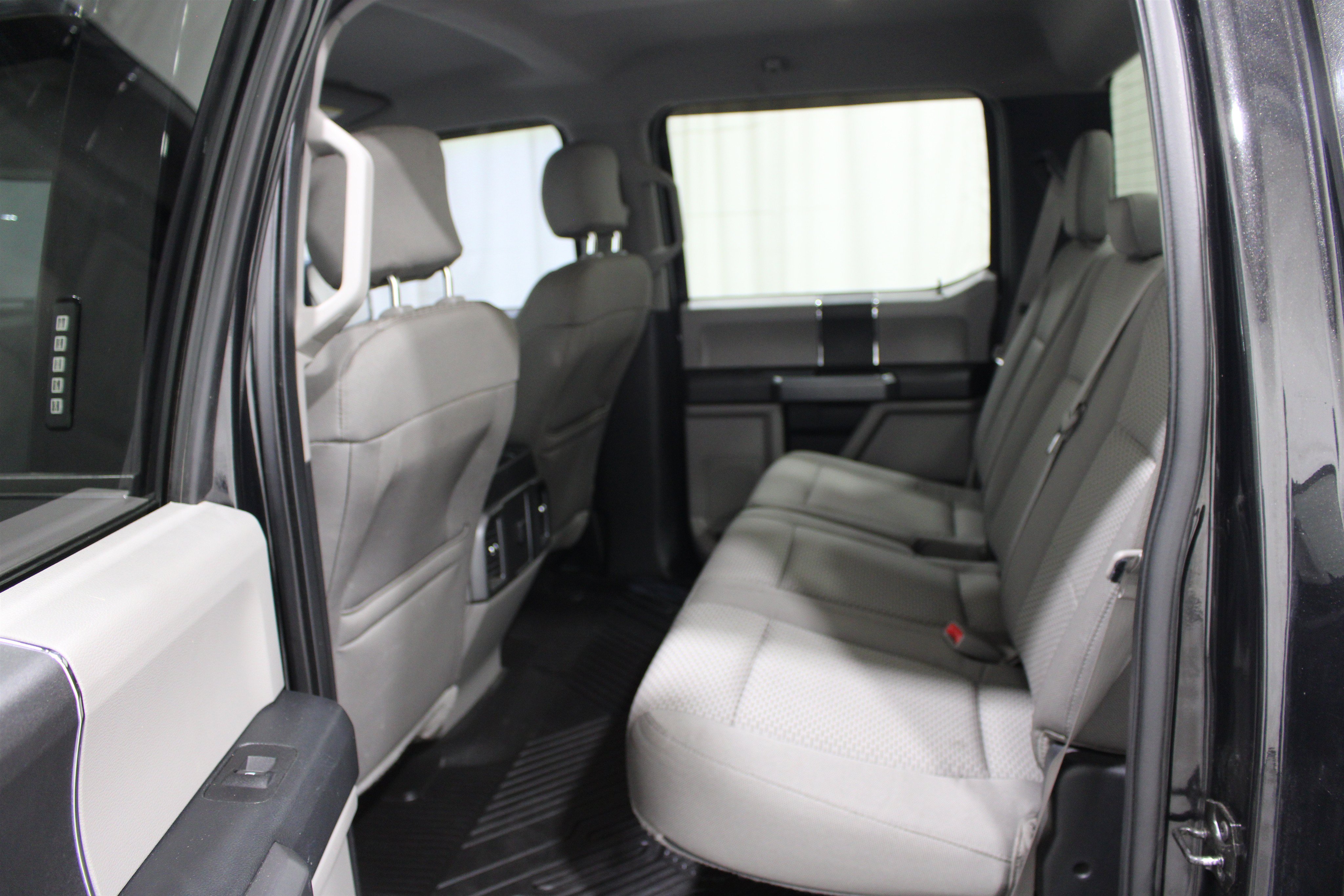 Used 2015 Ford F150 XLT w/ Equipment Group 301A Mid AWD/4WD image 19