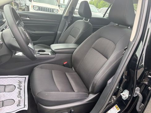 Used 2025 Nissan Altima 2.5 SV FWD image 7