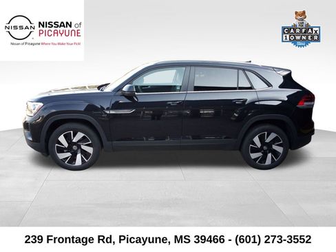 Used 2025 Volkswagen Atlas Cross Sport SE image 2
