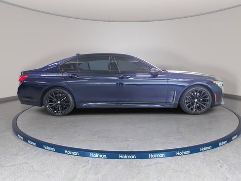 Used 2022 BMW 740i w/ M Sport Package image 6