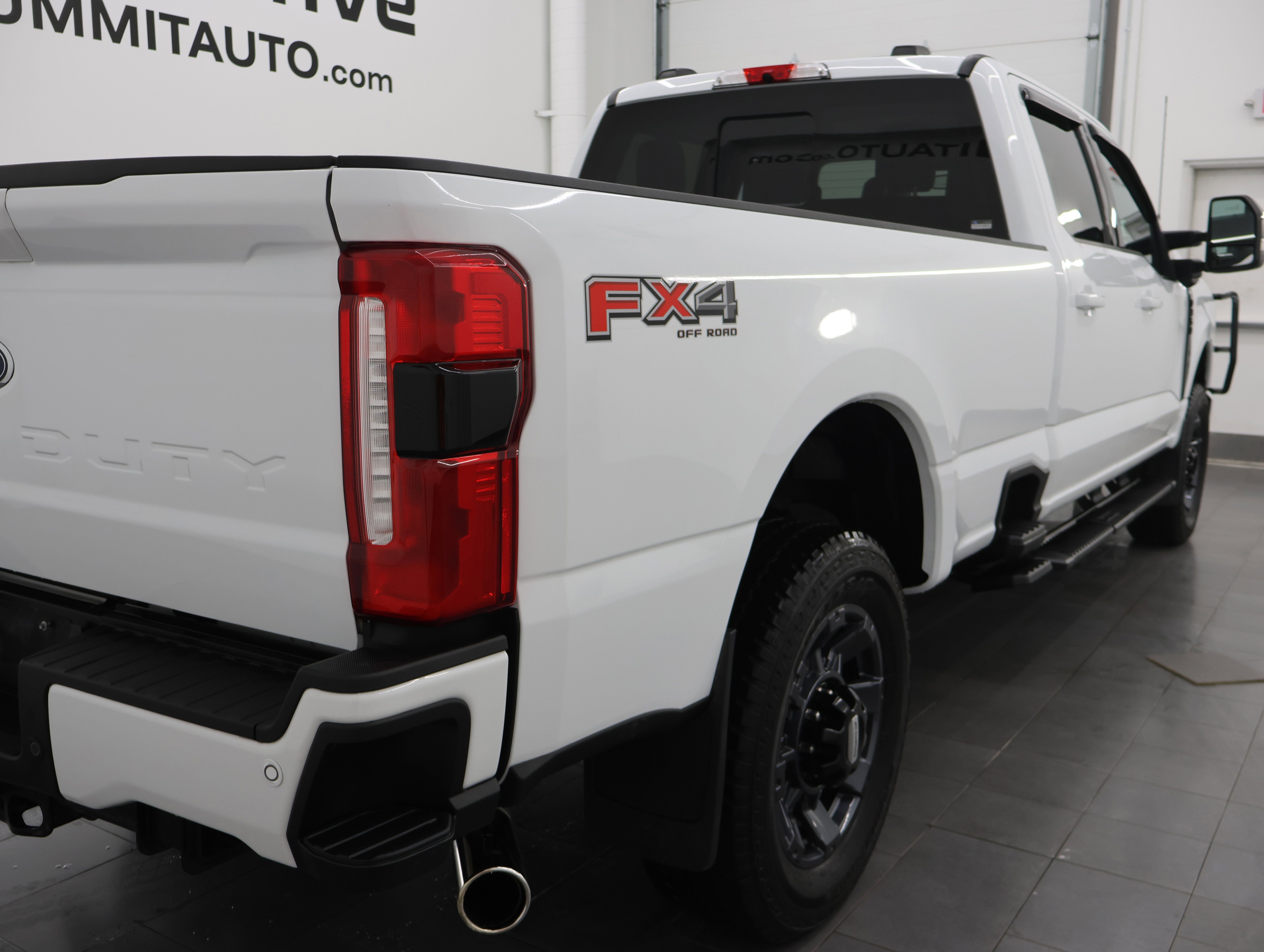 Used 2024 Ford F350 Lariat w/ Sport Appearance Package AWD/4WD image 4