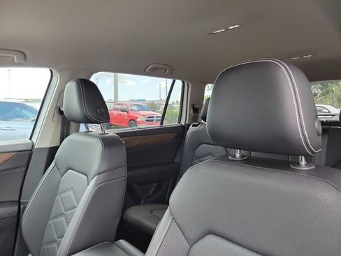 Used 2025 Volkswagen Atlas SE AWD/4WD image 27