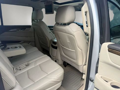 Used 2019 Cadillac Escalade ESV Luxury AWD/4WD image 58