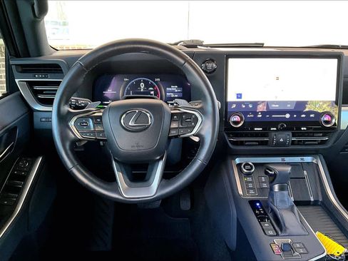 Used 2024 Lexus GX 550 image 6