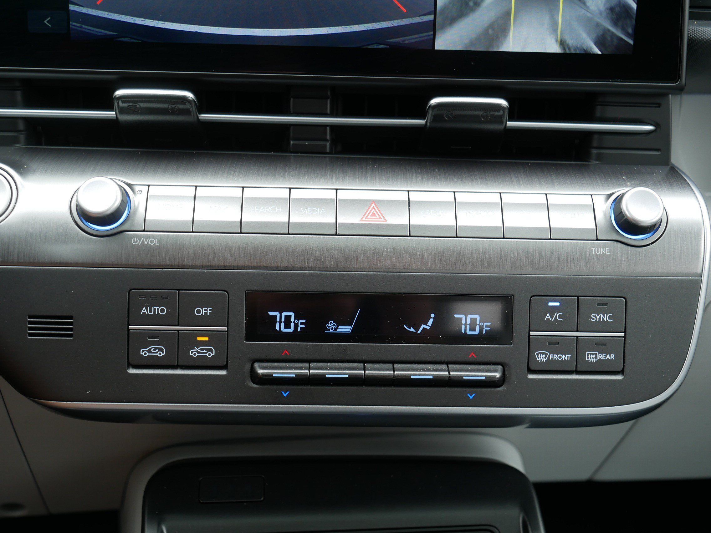 Used 2024 Hyundai Kona Limited AWD/4WD image 27
