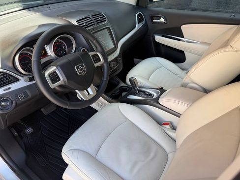Used 2014 Dodge Journey Limited w/ Flexible Seating Group FWD image 24