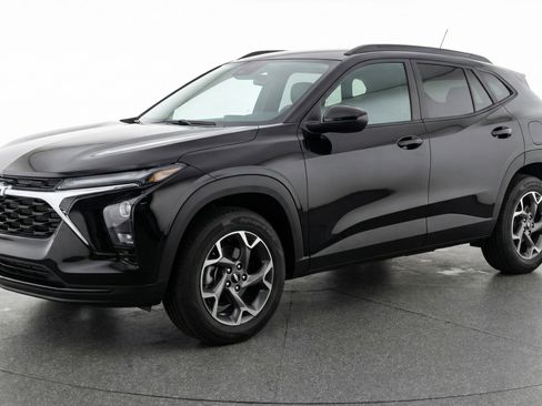 Used 2025 Chevrolet Trax LT w/ LT Convenience Package FWD image 3