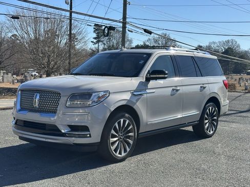 Used 2021 Lincoln Navigator Reserve w/ Luxury Package image 2