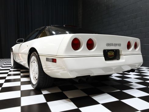 Used 1988 Chevrolet Corvette Coupe image 26