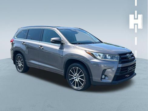 Used 2017 Toyota Highlander SE AWD/4WD image 1