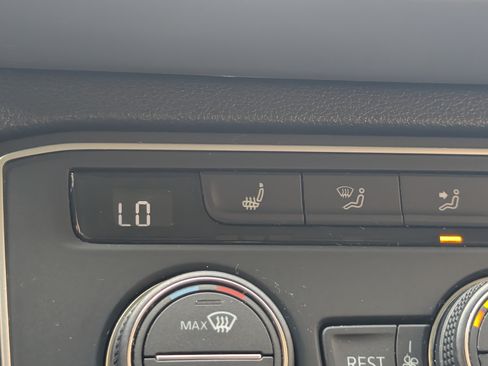 Used 2021 Volkswagen Atlas SE w/ Panoramic Sunroof Package FWD image 36
